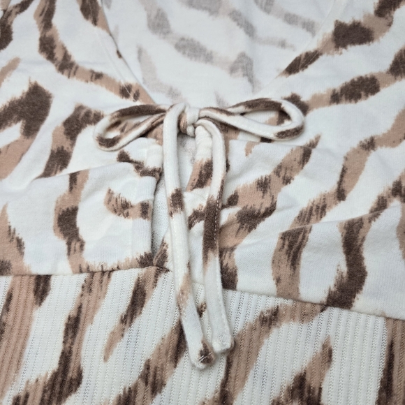 Colsie 3-Piece Pajama Set Animal Print Medium Lounge Set - Picture 4 of 16